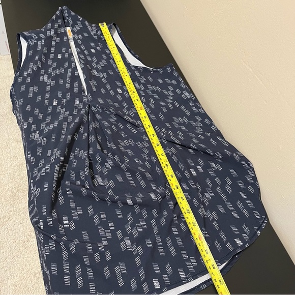 Lucy Activewear V-Neck Sleeveless Top - Loose Fit - Picture 11 of 12